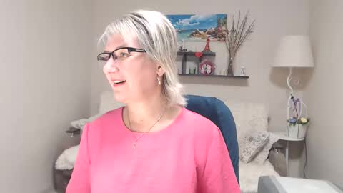 Snapshot of leilamays chatting on September 28, 3:23 am Leila Kinky online show from September 28, 3:23 am