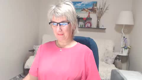 Snapshot of leilamays chatting on October 13, 5:18 am Leila Kinky online show from October 13, 5:18 am