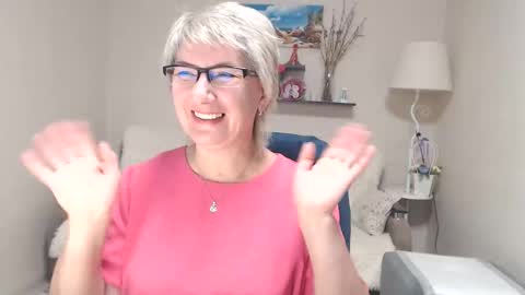 Snapshot of leilamays chatting on October 18, 4:48 am Leila Kinky online show from October 18, 4:48 am