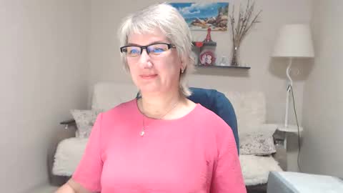 Snapshot of leilamays chatting on October 22, 6:13 am Leila Kinky online show from October 22, 6:13 am