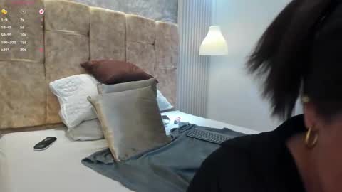 leilapons online show from October 29, 5:47 pm