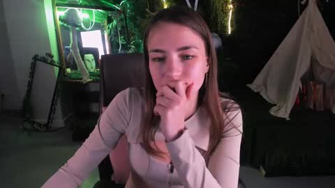 Snapshot of leilarai chatting on February 7, 1:43 pm Leila Rai online show from February 7, 1:43 pm