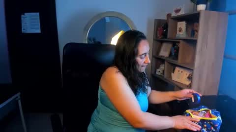 Leila online show from June 2, 11:34 am