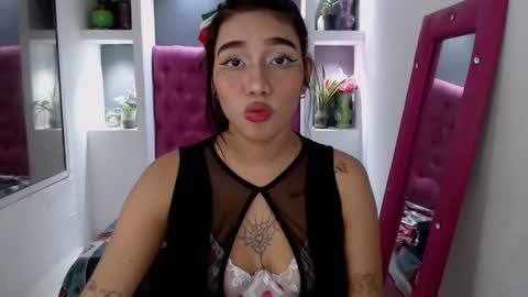 Snapshot of leilasweetxx chatting on January 3, 4:44 am Mar online show from January 3, 4:44 am