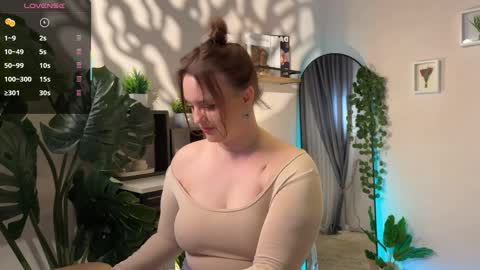 Lela online show from April 3, 9:35 pm