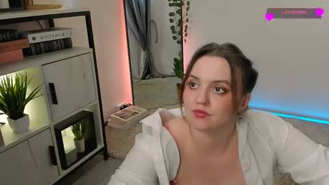 Snapshot of lela_ryan chatting on May 24, 10:37 pm Lela online show from May 24, 10:37 pm
