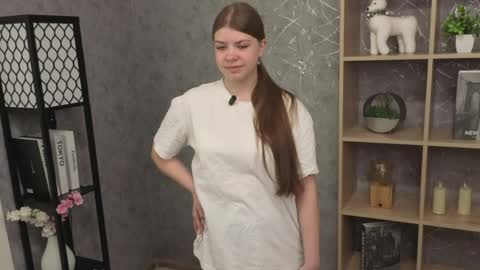 Snapshot of lelafileds chatting on May 13, 3:42 pm Amelia online show from May 13, 3:42 pm