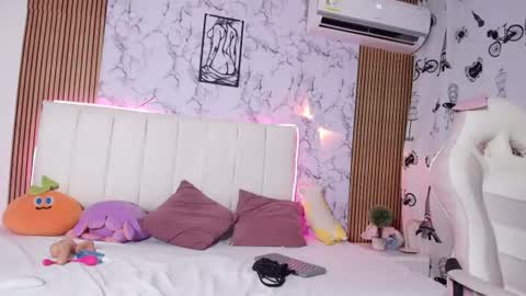 lelany_evans online show from June 19, 4:17 am