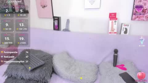 Snapshot of lele_699 chatting on May 22, 9:26 am lele_699 online show from May 22, 9:26 am