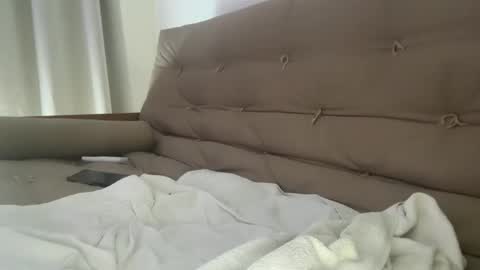 lelehot1 online show from March 22, 6:00 pm