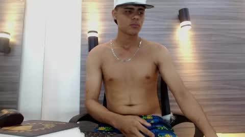 Snapshot of lelehott01 chatting on June 15, 2:47 am lelehott01 online show from June 15, 2:47 am