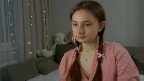 Snapshot of lelia_vibe chatting on April 27, 5:00 pm Lelia online show from April 27, 5:00 pm