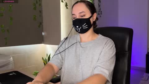 Snapshot of lemi_peachy chatting on October 15, 9:42 am Lemi online show from October 15, 9:42 am