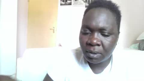 Snapshot of lemon_girl90 chatting on February 14, 9:39 am lemon_girl90 online show from February 14, 9:39 am