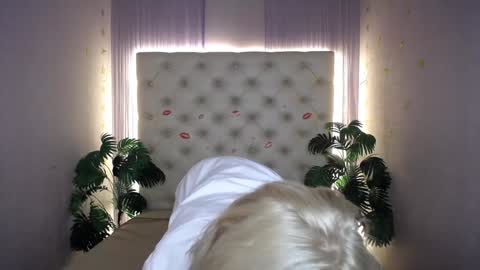 Lena online show from December 3, 3:55 pm