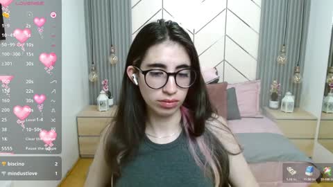 Snapshot of lena_roses chatting on December 18, 5:42 pm Lena online show from December 18, 5:42 pm