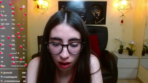 Snapshot of lena_roses chatting on January 28, 12:36 am Lena online show from January 28, 12:36 am