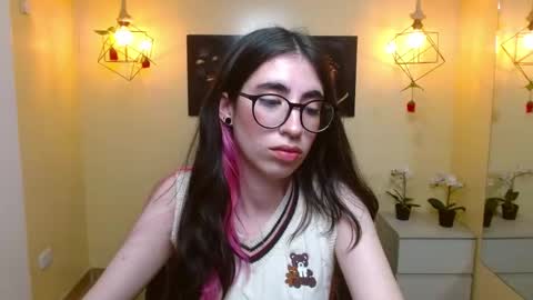 Snapshot of lena_roses chatting on March 2, 3:13 am Lena online show from March 2, 3:13 am