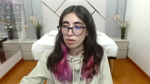 Snapshot of lena_roses chatting on September 20, 8:43 pm Lena online show from September 20, 8:43 pm