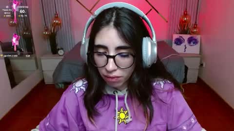 Snapshot of lena_roses chatting on April 17, 5:49 pm Lena online show from April 17, 5:49 pm