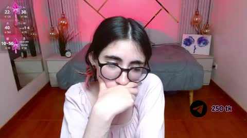 Snapshot of lena_roses chatting on May 1, 8:35 pm Lena online show from May 1, 8:35 pm