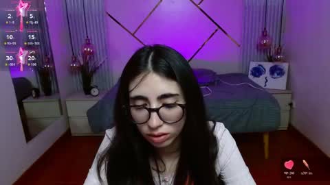 Snapshot of lena_roses chatting on May 19, 9:43 pm Lena online show from May 19, 9:43 pm
