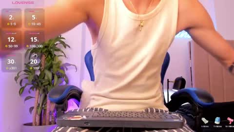 Snapshot of lennercollins_ chatting on June 8, 2:23 am Lenner INDEPENDENT MODEL online show from June 8, 2:23 am