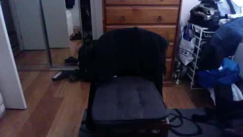 Snapshot of lennyfife chatting on October 17, 5:10 am Pussylicker online show from October 17, 5:10 am