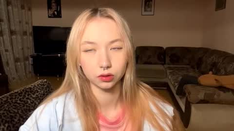 Snapshot of lenorehandelsman chatting on February 26, 11:42 am Tagami online show from February 26, 11:42 am