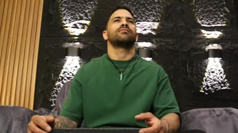 Leo  Diaz online show from April 18, 1:20 am