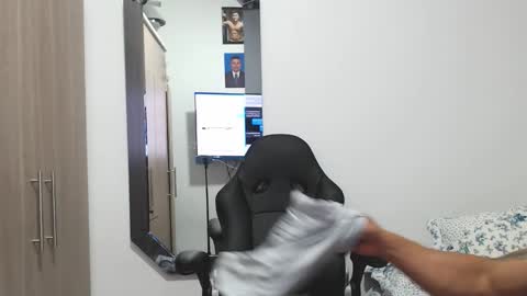 Leo online show from February 3, 11:21 pm