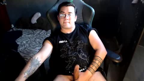 Snapshot of leo_star69 chatting on December 9, 11:34 pm leo_star69 online show from December 9, 11:34 pm