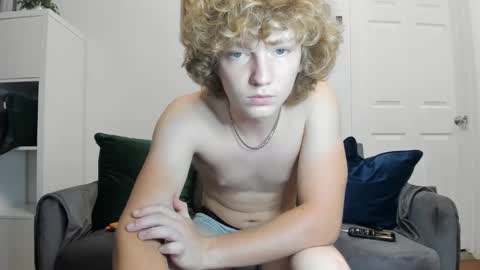 leo_wildd online show from September 22, 7:10 am