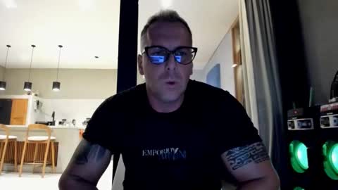 Snapshot of leoboyf4f chatting on June 6, 10:31 am TheBigLeo online show from June 6, 10:31 am