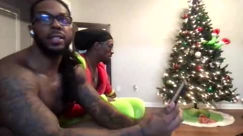 Snapshot of leobrixxx chatting on December 16, 3:40 am leobrixxx online show from December 16, 3:40 am