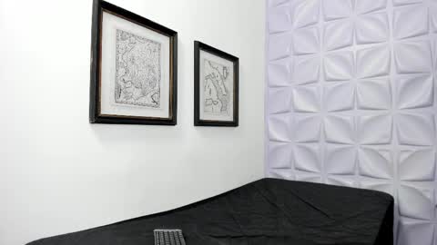 Leo  online show from April 14, 8:15 pm