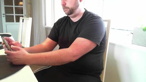 Snapshot of leofromsweden chatting on April 13, 12:32 pm Leofromsweden online show from April 13, 12:32 pm