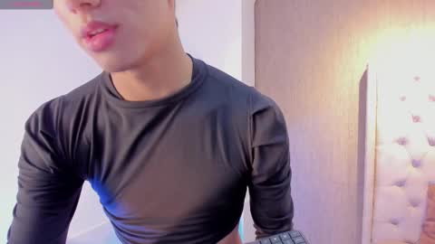 leohard_ online show from March 19, 12:36 am