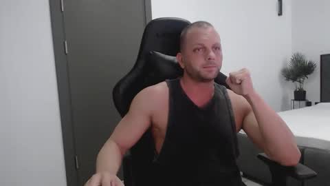 Snapshot of leoknightx chatting on October 1, 5:41 pm Leo online show from October 1, 5:41 pm