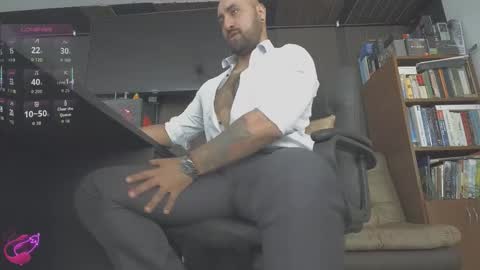 Snapshot of leon_1717 chatting on February 12, 4:24 pm Leon online show from February 12, 4:24 pm