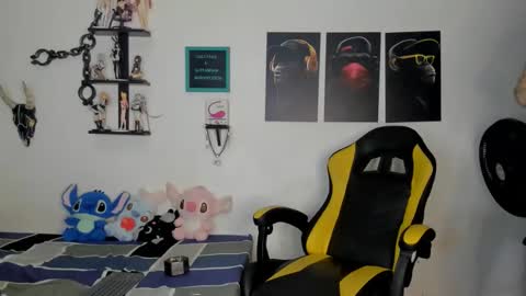 Snapshot of leon_big_cock chatting on November 3, 1:19 am leon_big_cock online show from November 3, 1:19 am