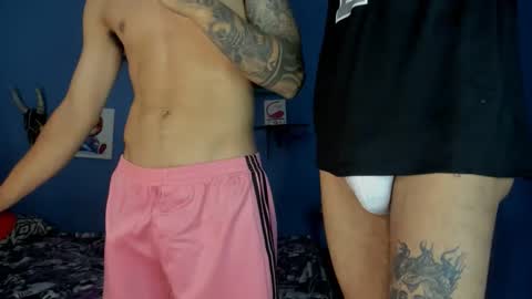 Snapshot of leon_big_cock chatting on February 4, 1:00 am leon_big_cock online show from February 4, 1:00 am