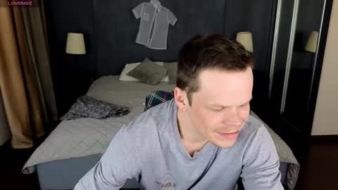 Snapshot of leon_devil chatting on October 15, 8:42 pm Leon online show from October 15, 8:42 pm