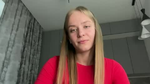 Snapshot of leona_grand chatting on June 12, 12:59 pm Emma online show from June 12, 12:59 pm
