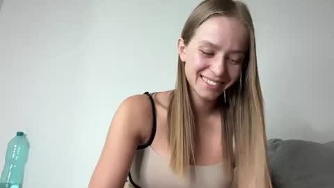Snapshot of leona_grand chatting on July 2, 1:39 pm Emma online show from July 2, 1:39 pm
