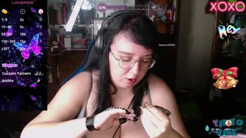 Snapshot of leona_harrison chatting on December 10, 10:37 pm Leona Harrison online show from December 10, 10:37 pm