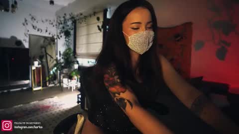 Snapshot of leonamell chatting on October 8, 1:36 am Leo online show from October 8, 1:36 am