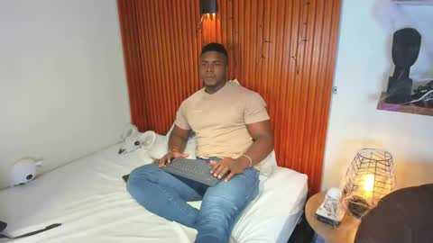 Snapshot of leonardo_jones1 chatting on October 27, 3:10 am Leandro jones online show from October 27, 3:10 am