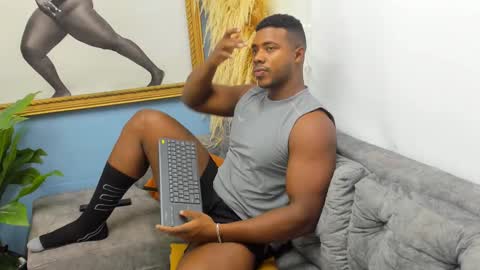 Snapshot of leonardo_jones1 chatting on November 17, 11:49 am Leandro jones online show from November 17, 11:49 am