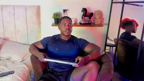 Snapshot of leonardo_jones1 chatting on February 6, 7:39 pm Leandro jones online show from February 6, 7:39 pm